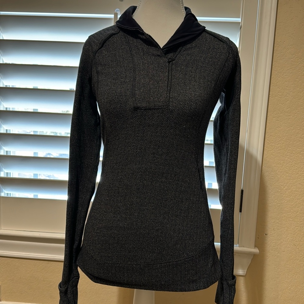 Lulu lemon tops in excellent condition